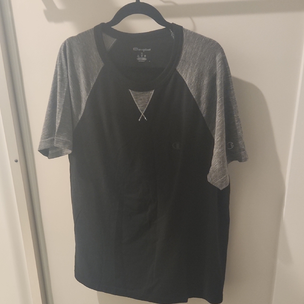 Champion Men's Black and Gray Short Sleeve Tee